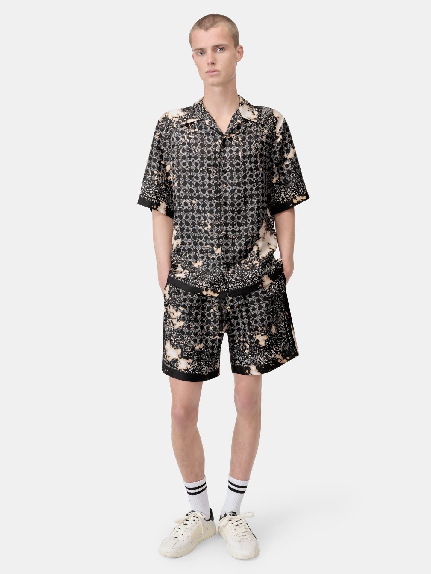 BLEACH BANDANA SHORT - Black - AMIRI